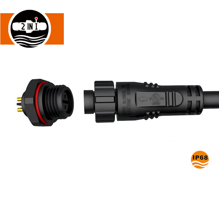 Care sunt avantajele conectorului WaterProof Panel Mount?